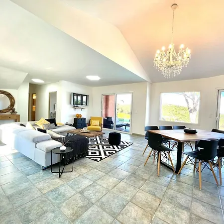 Casa de Férias Ferienvilla Azura Mit Eigenem Pool By Interhome